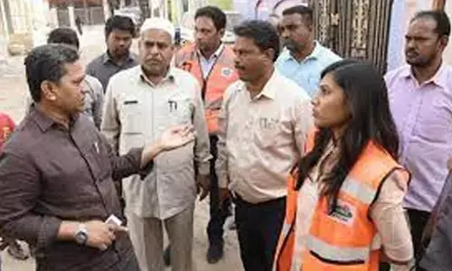 GHMC Zonal Commissioner P Pravinya visits Karwan constituency