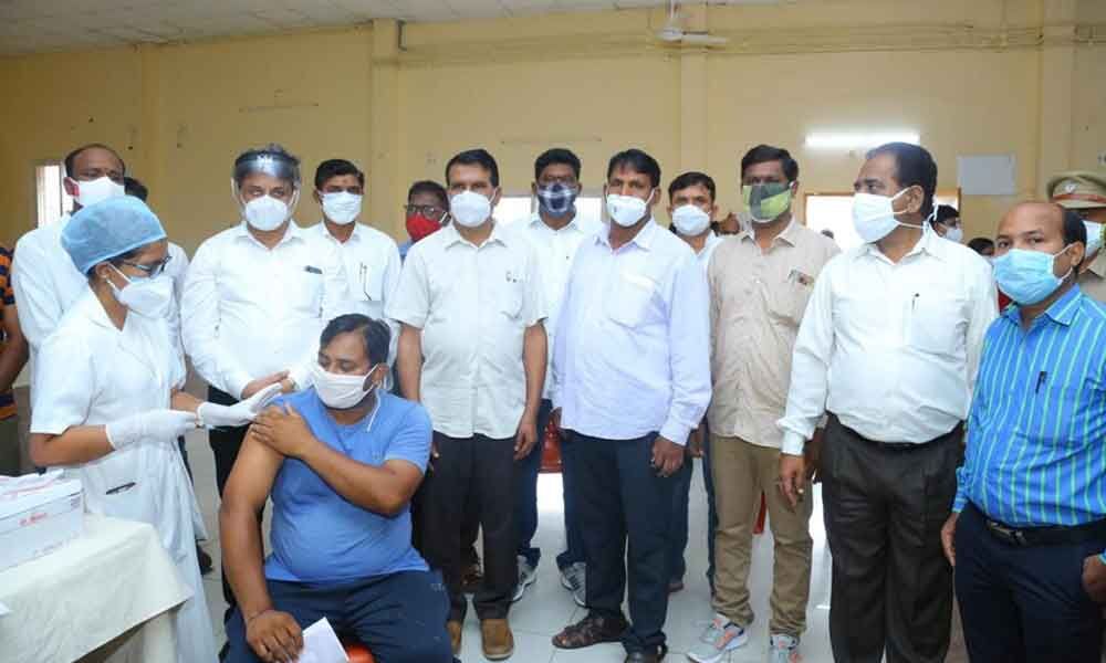 Kothagudem: SCCL conducts mega vaccination drive