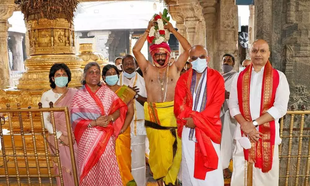 A priest is seen carrying the Kalasam after conducting special Sahasra Kalasabhishekam to Bhoga Srinivasa Murthy at Tirumala temple.