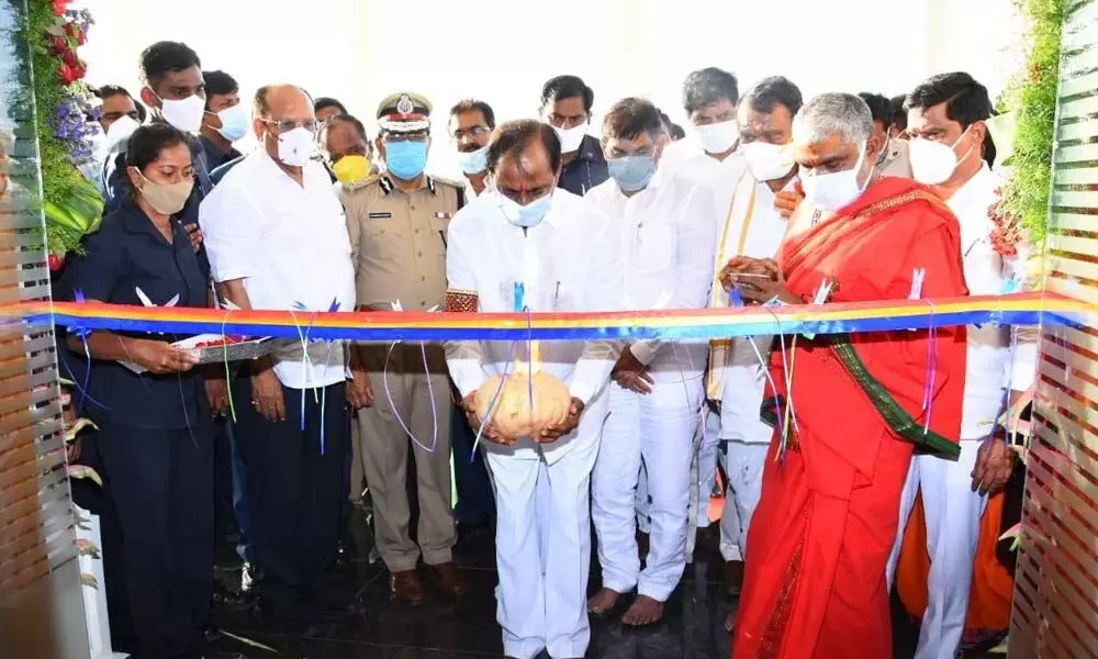 Chief Minister K Chandrashekar Rao performing rituals before the inauguration on the district police office in Kamareddy on Sunday