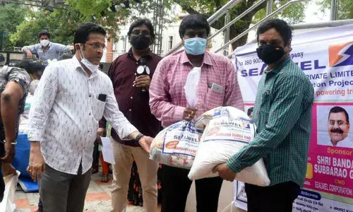 Sealwell Corporation distributes ration kits to the rescue of those artists and families who are gripped in financial crisis