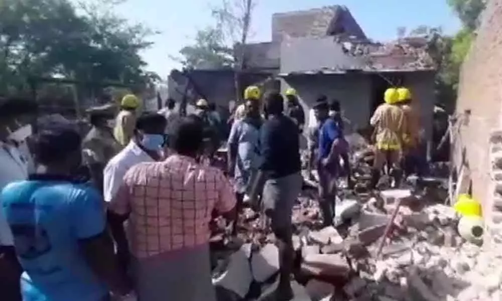 3 dead in Tamil Nadus Illegal Firework Units Explosion