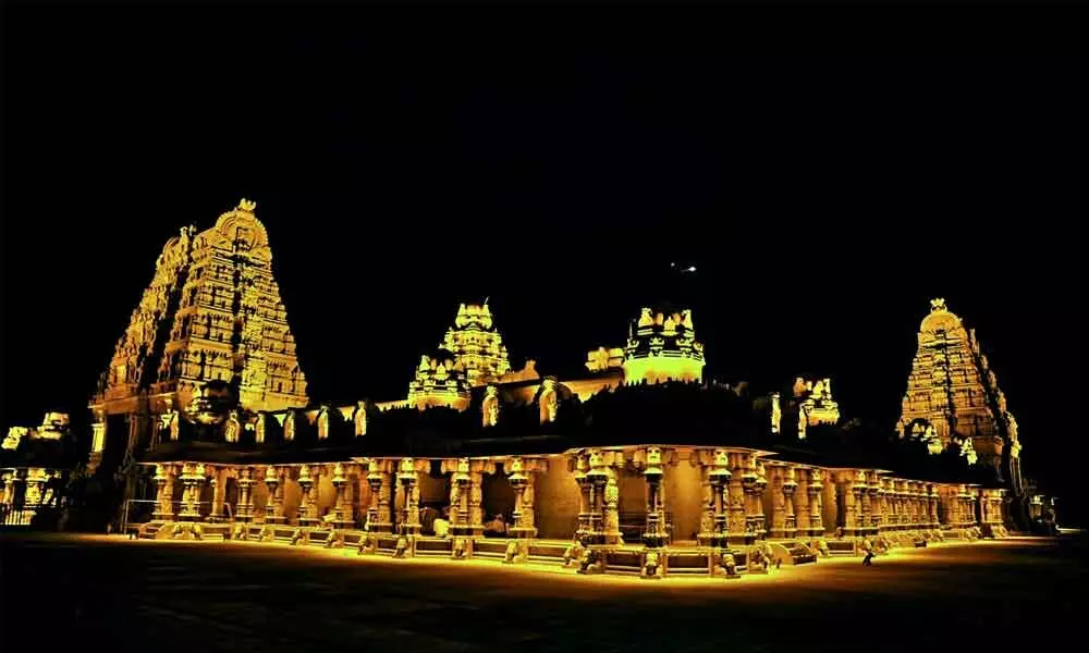 KCR witnesses golden glow of Yadadri temple