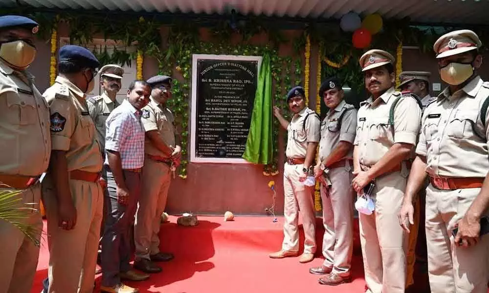 Visakhapatnam district SP B Krishna Rao along with others inaugurating a waiting hall for junior officers at the Armed Reserve Police Grounds in Visakhapatnam on Monday