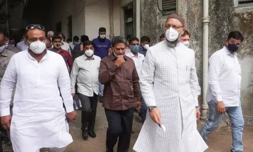 Asaduddin Owaisi inspects Osmania General Hospital