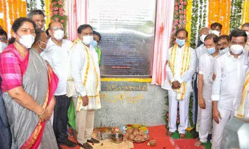 Congress leader Muddasani Kashyap Reddy of Huzurabad constituency joins TRS