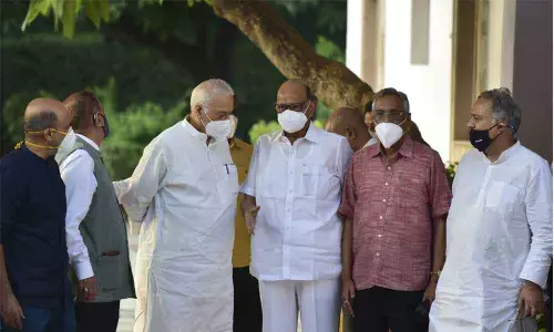 Sharad Pawar hosts Opposition leaders