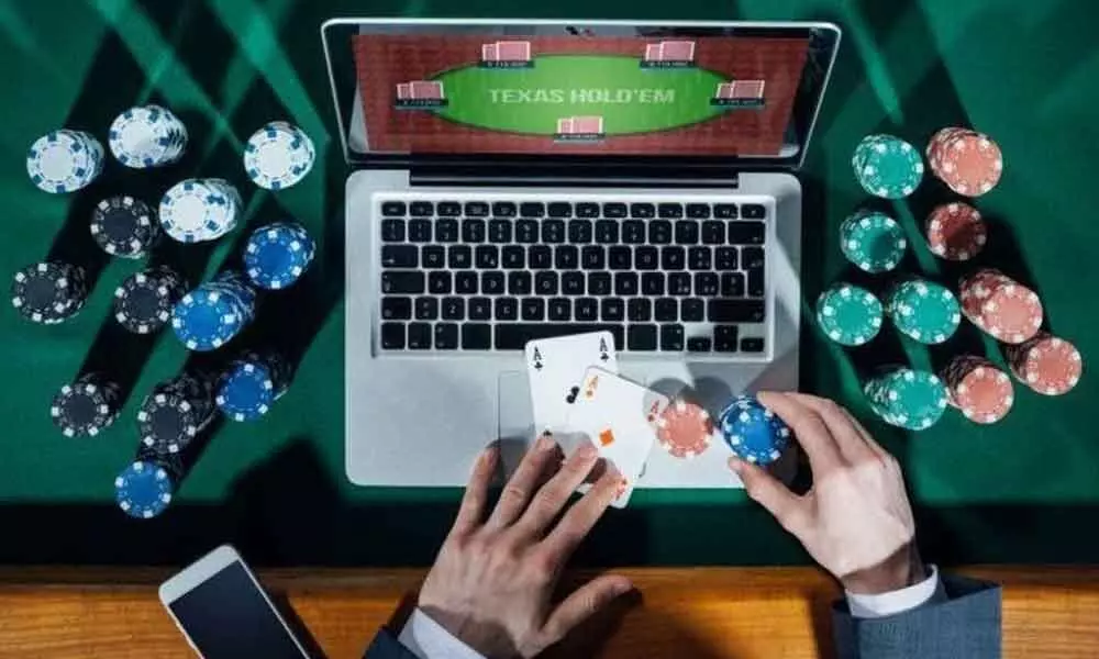 Addicted to online gambling, traders, youths lose lakhs every day