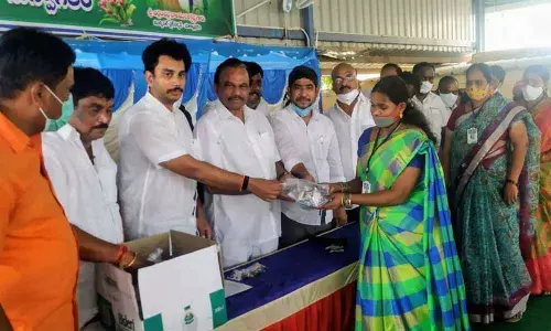 Ongole MP Magunta Srinivasulu Reddy, his son Raghava Reddy distributing Anandaiahs herbal mix at Markapur on Thursday