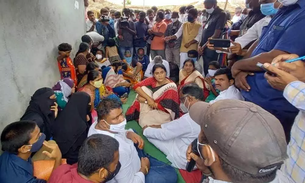 YS Sharmila interacting with family members of Covid-19 victims in Karimnagar