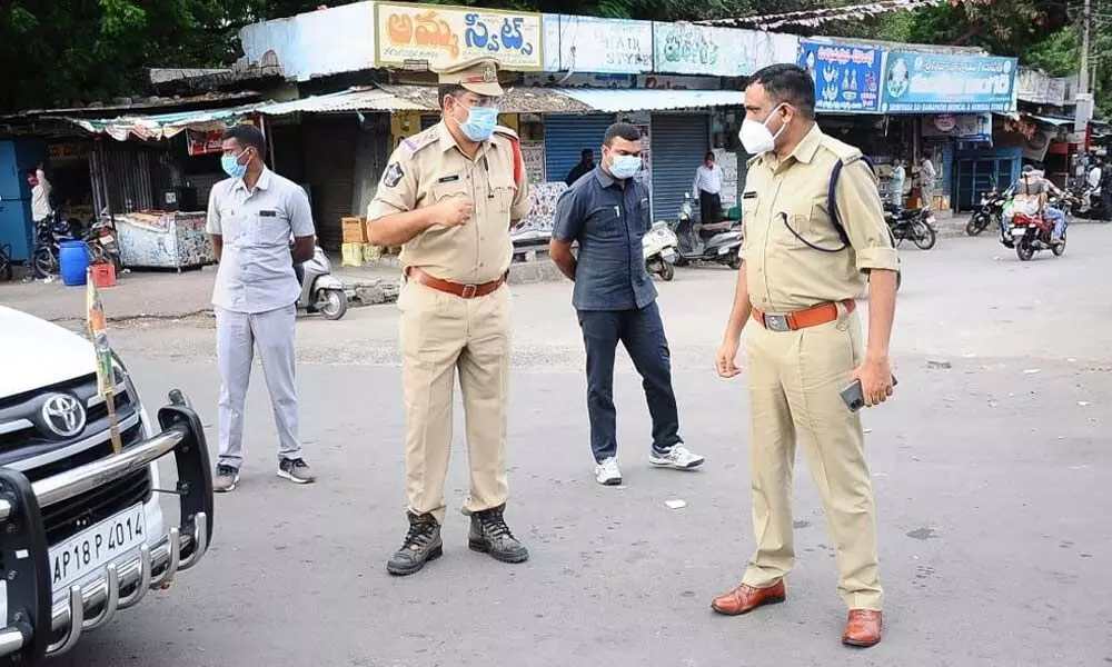 Superintendent of Police Dr Fakkeerappa along with Kurnool Range DIG P Venkatrami Reddy inspecting enforcement of curfew at Raj Vihar centre in Kurnool on Saturday