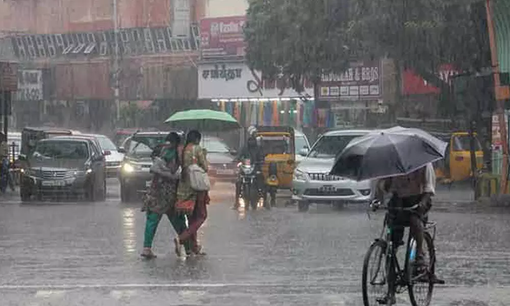 Heavy rain lashes out parts of Kurnool district, traffic disrupted