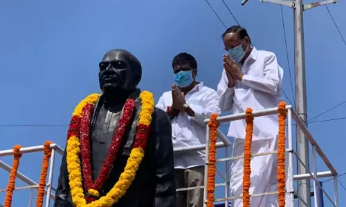 Vice President Venkaiah Naidu pays tribute to PV Narasimha Rao in Visakhapatnam