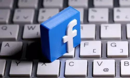 A 3D-printed Facebook logo is seen placed on a keyboard in this illustration taken March 25, 2020. REUTERS/Dado Ruvic/Illustration/File Photo