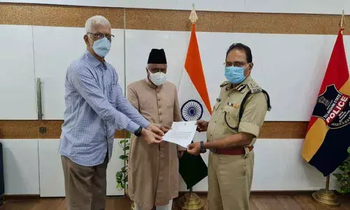 MLA and AIMIM General secretary Syed Ahmed Pasha Quadri along with MLC Syed Amin-ulHasan Jafri met Telangana State DGP Mahender Reddy and handed over Hyderabad MP Asaduddin Owaisi’s representation