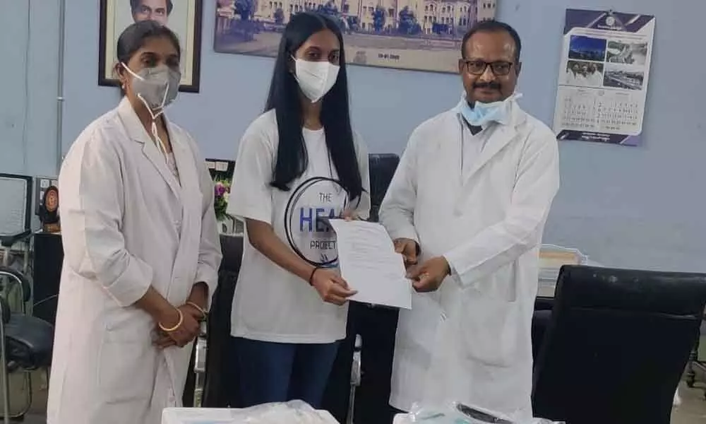 Sindhuja Muppaneni (16), who runs an NGO ‘The Heal Project’, has raised funds to purchase two oxygen concentrators and donated them to Osmania General Hospital