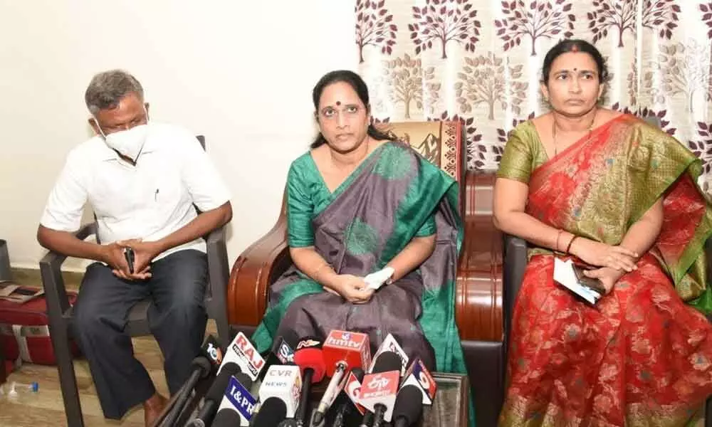 State Mahila Commission Chairman Vasireddy Padma addressing the media in Nellore on Friday