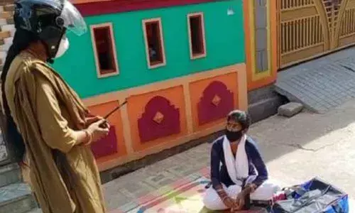 Women police talks to protesting woman