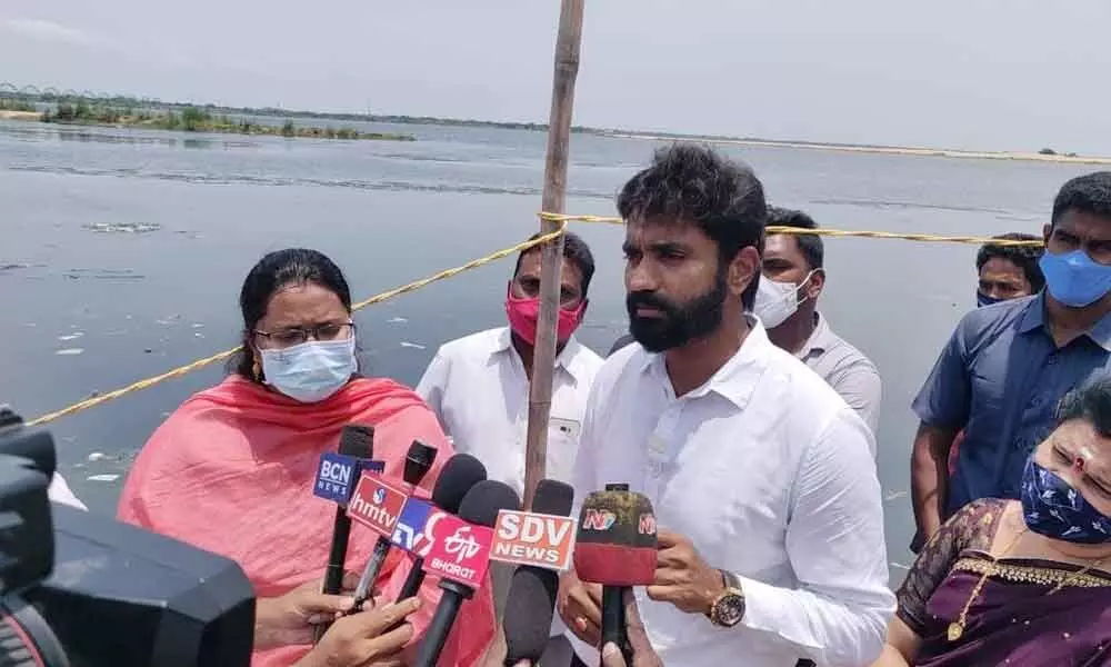 MP Margani Bharat Ram inspecting Durgamma Ghat at Aryapuram in Rajamahendravaram on Saturday