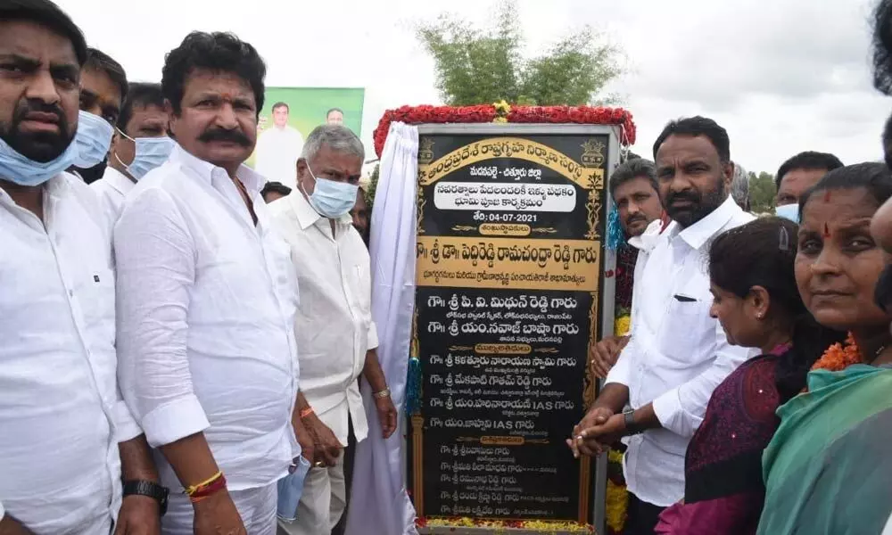 Panchayat Raj Minister Peddireddi Ramachandra Reddy unveiling the plaque for construction of GNSS-HNSS linkage scheme in Molakalavaripalli in Chittoor district on Sunday
