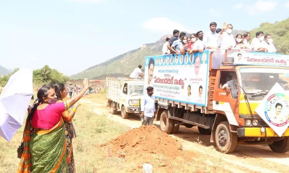 Tirupati MLA Bhumana Karunakar Reddy during a visit to M Kothapalli in Chandragiri mandal greeting the beneficiaries of the housing scheme at Jagananna Colony on Tuesday