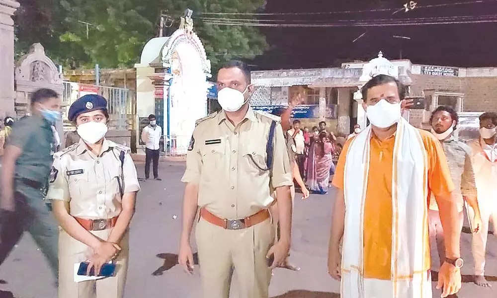 Kurnool SP Dr Fakkeerappa Kaginelli accompanied by Srisailam temple Executive Officer KS Rama Rao and Atmakur DSP Shruthi during an inspection in Srisailam on Monday night