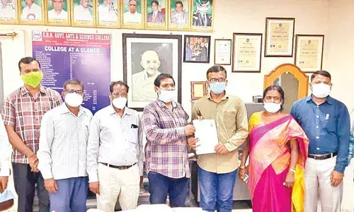 SRR Degree College set up DOST help desk at the college in Karimnagar