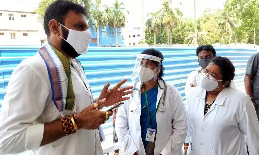 Civil Supplies Minister Kodali Venkateswara Rao(Nani) speaking to the doctors at the area hospital in Gudivada on Wednesday