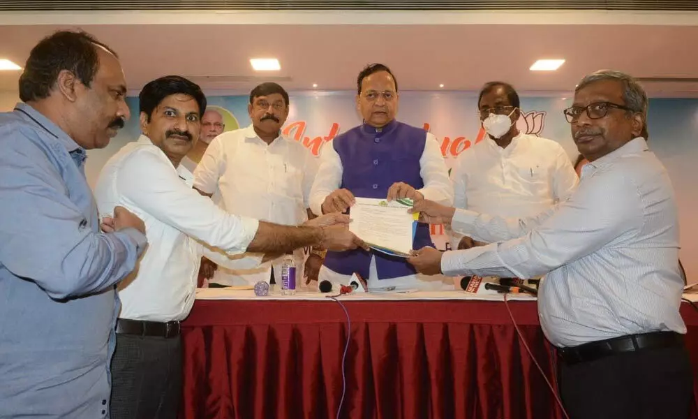 Members of AP Chambers giving a representation to BJP national general secretary Arun Singh in Visakhapatnam on Wednesday