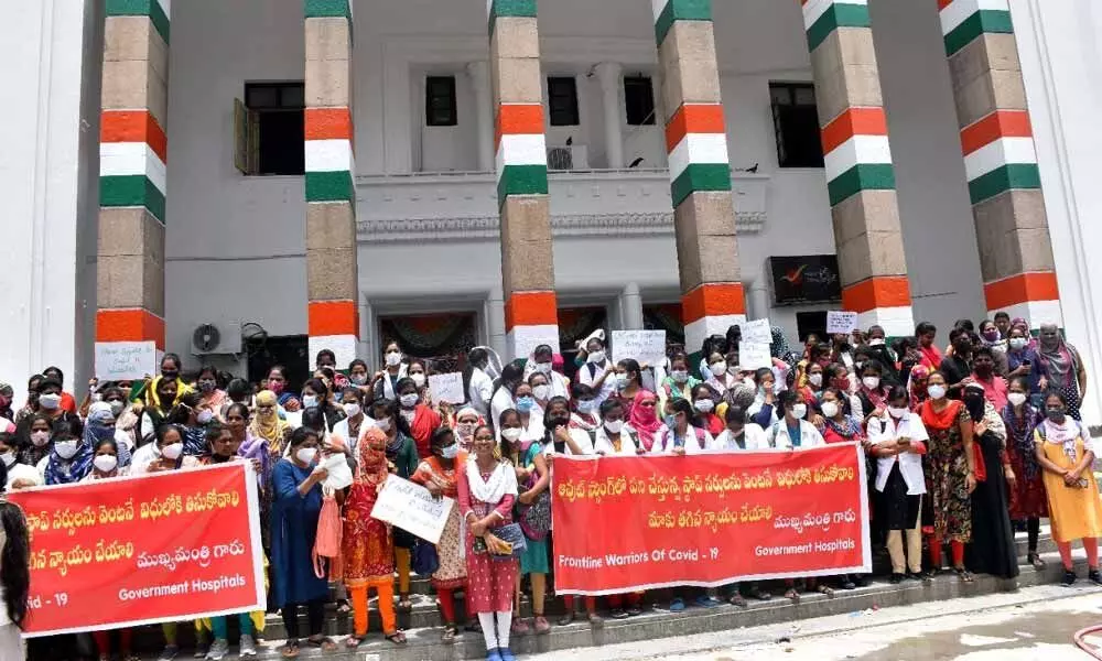 Nurses detained for protesting at Gandhi Bhavan