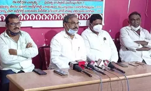 Agrigold Customers and Agents Welfare Association president Muppalla Nageswara Rao speaking at a press meet