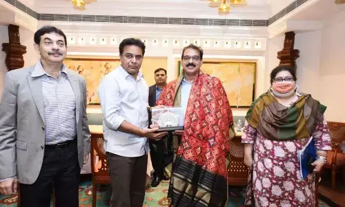 KTR felicitates Kitex Group CMD Sabu Jacob