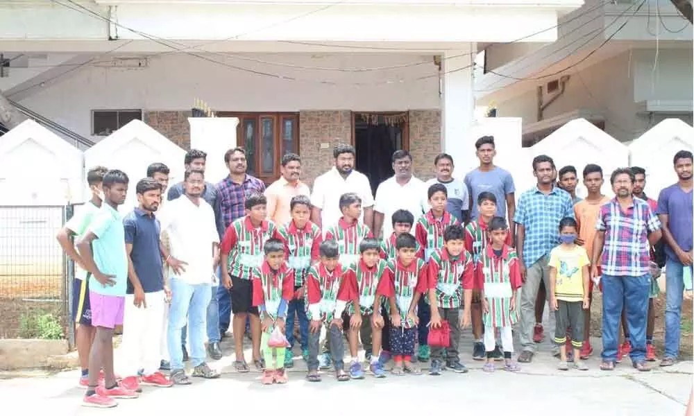 Municipal Chairman Mandadi Saidireddy along with football players in Nalgonda on Saturday