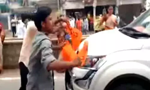 Minister KT Rama Rao convoy intercepted in Narayanpet