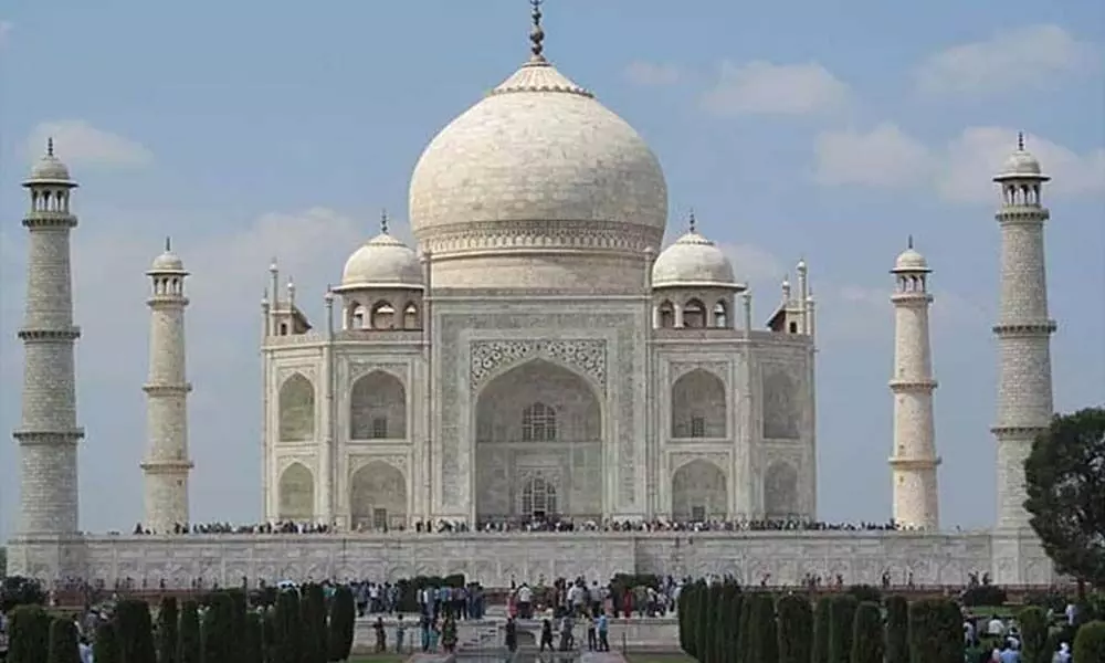 Afghan diplomats visits The Taj Mahal amid weekend lockdown