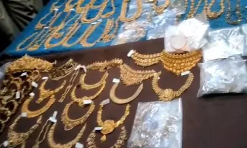 Gold jewellery worth 3 crore and Rs. 10 lakh cash seized at Panchalingala checkpost in Kurnool