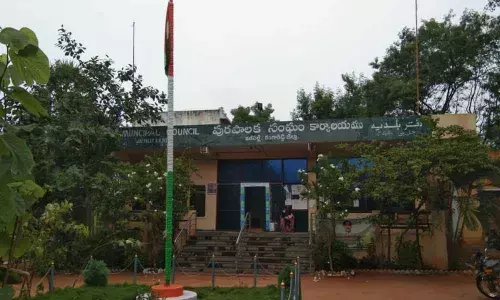 Rangareddy Collector slaps notice on Jalpally civic body chief again