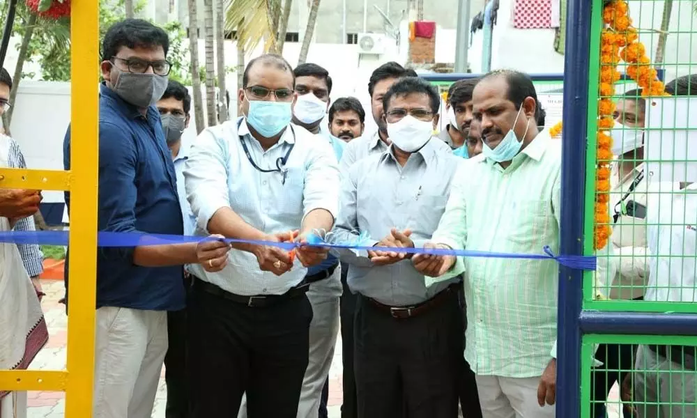 Megha gas has started its operations in Warangal district. M Dharmarao, Deputy General Manager (Retail Sales), Indian Oil Corporation (IOC), inaugurated CNG station