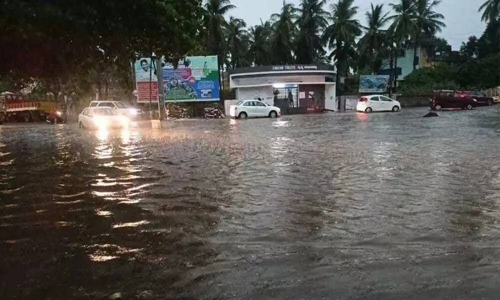 Heavy rain lashes parts of East Godavari district