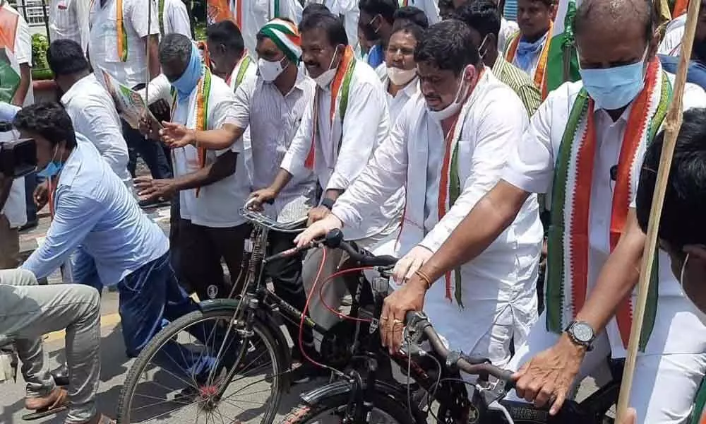 Congress leader Ponnam Prabhakar leading the Congress party rally against the price hike in petrol and diesel prices in Karimnagar on Monday