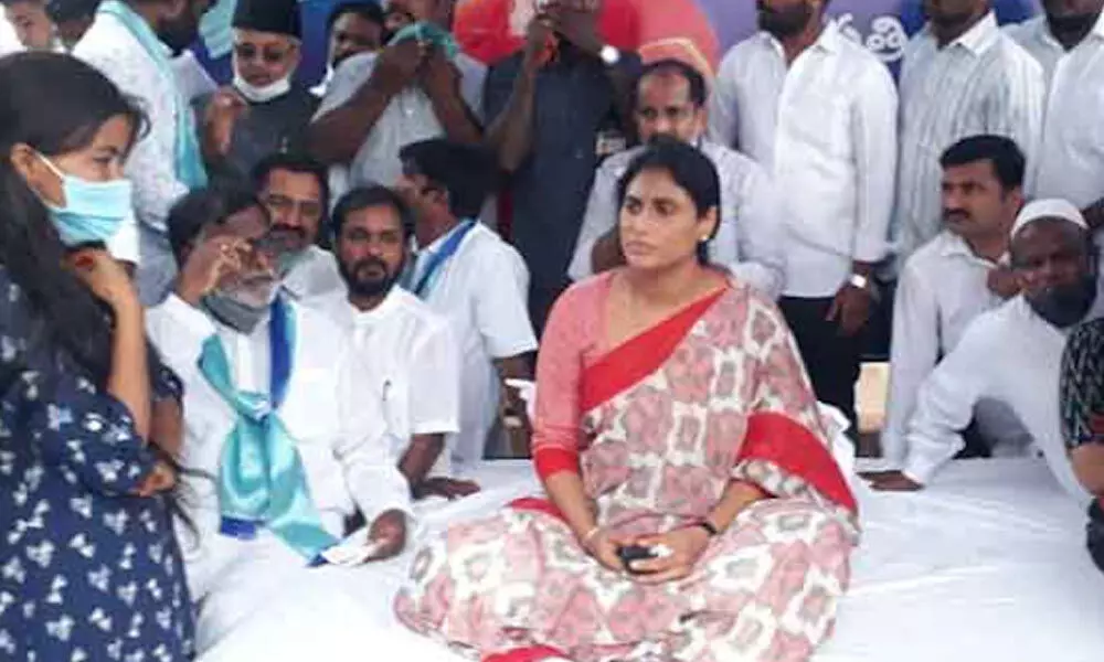 YS Sharmila stage hunger strike in Wanaparthy in protest against unemployment