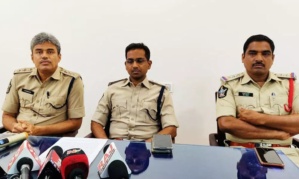 Disha DSP Dhanunjayudu,Markapur DSP M Kishore Kumar, Giddalur CI Firoz speaking to the media at Giddalur on Tuesday