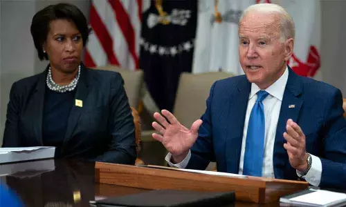 Biden discusses gun violence at WH meeting