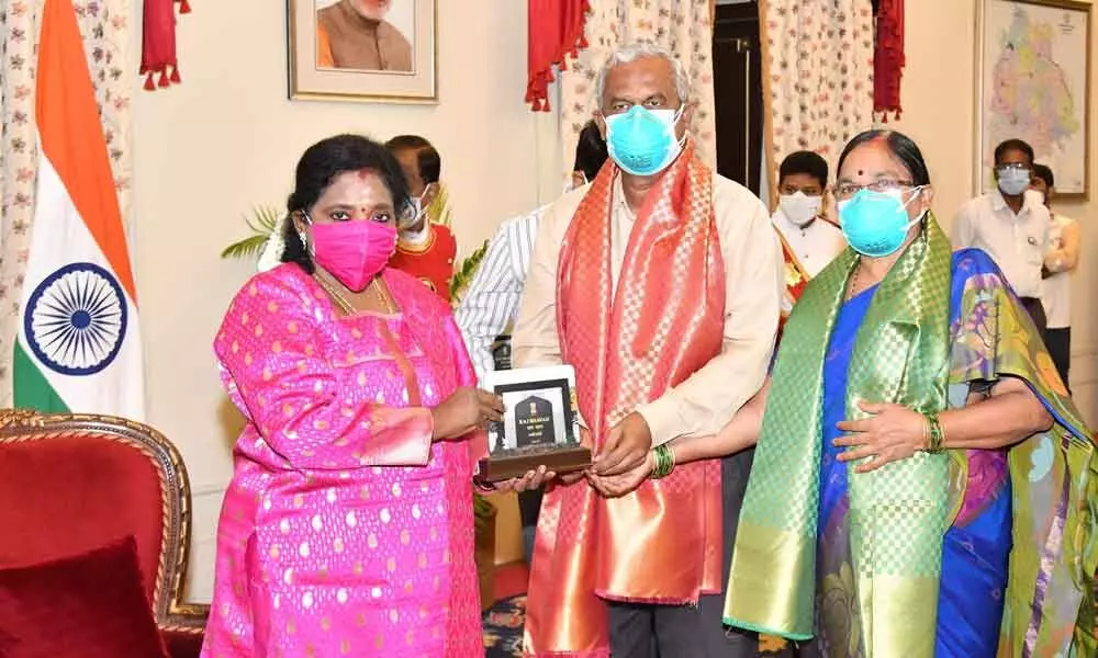 Governor Tamilisai Soundararajan felicitates ‘Road Doctor’ Gangadhar Tilak