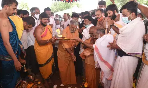 Panchayat Raj Minister Peddireddi Ramachandra Reddy performing Bhumi puja for the reconstruction of Bramarambha Sametha Mallikarjuna Swamy temple