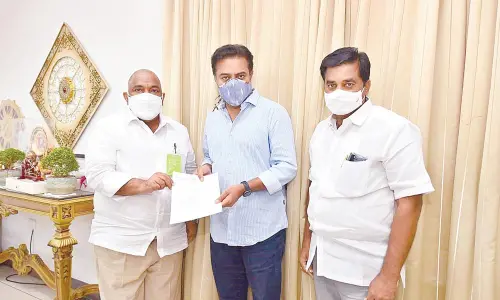 Sathupalli MLA Sandra Venkata Veeraiah submitting a memorandum to MAUD Minister KT Rama Rao in Hyderabad on Thursday