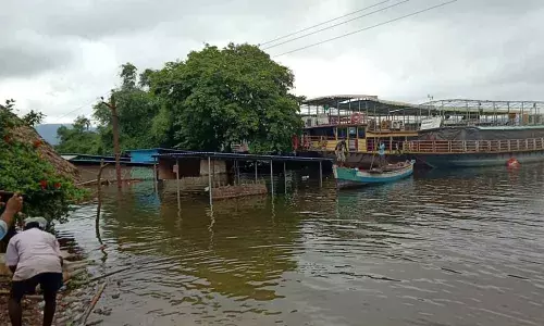 Rain adds to woes of Polavaram backwater-hit families