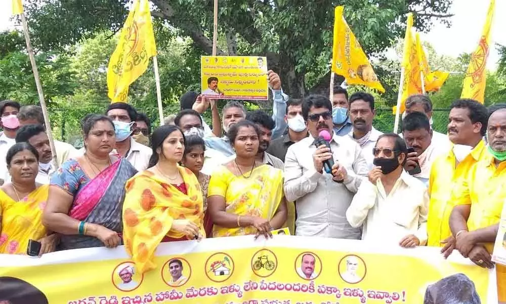 TDP leader and former MLA Bonda Umamaheswara Rao addressing the party workers at Dharna Chowk in Vijayawada on Saturday