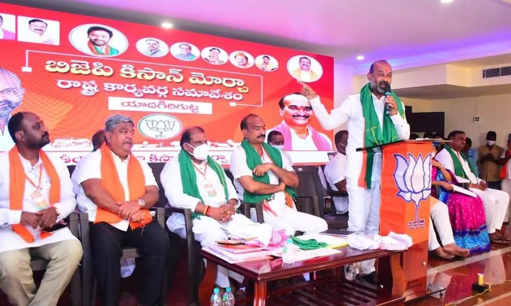 BJP State president and MP Bandi Sanjay Kumar addressing Kisan Morcha leaders at a State-level meeting in Yadagirigutta on Sunday