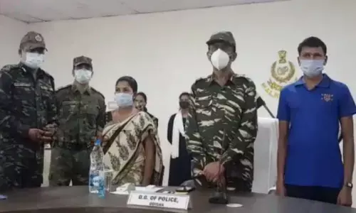 Maoists carrying cash awards surrendered before Odisha police